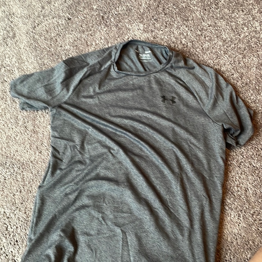Under Amor gym shirt size small charcoal color